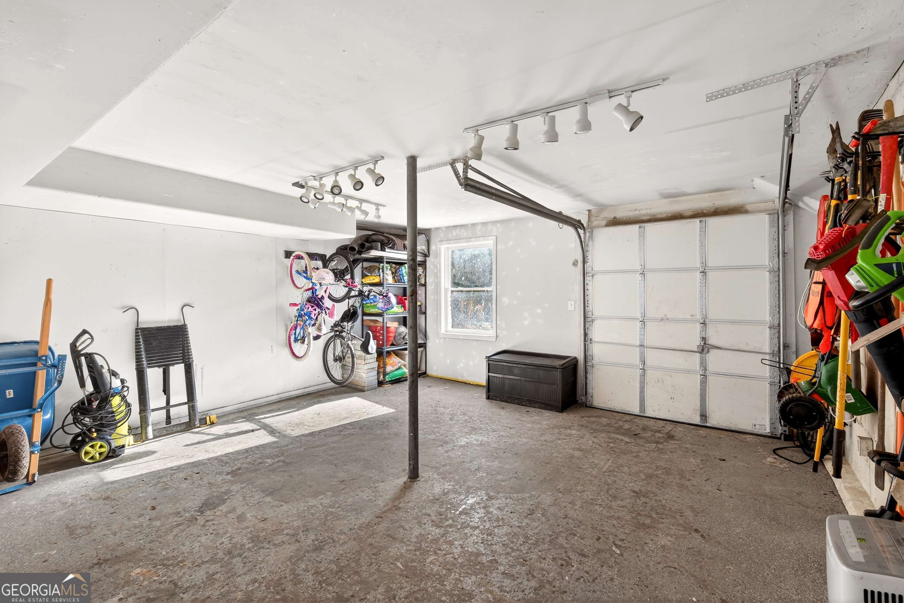 1986 Continental Drive NE