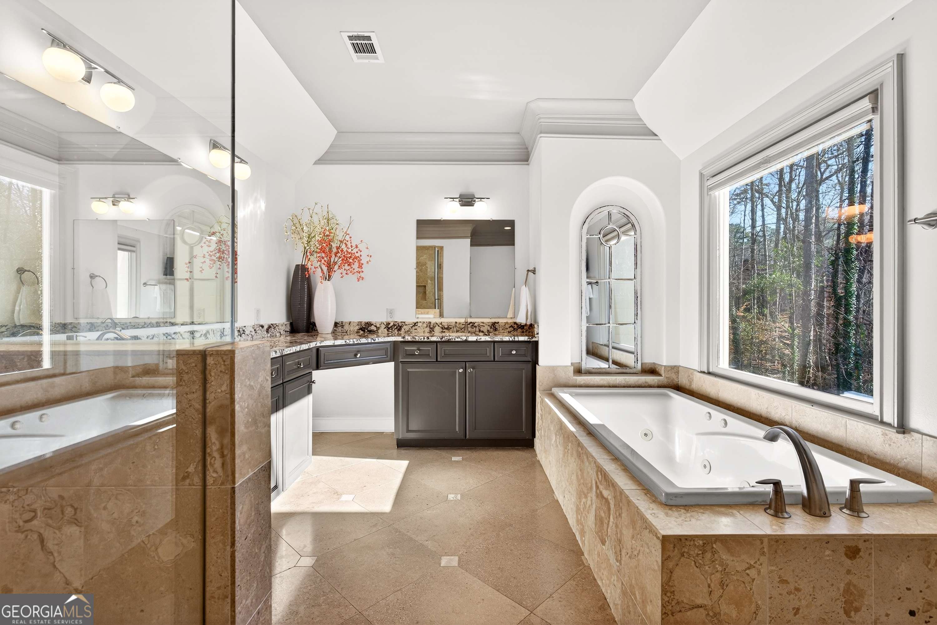 1986 Continental Drive NE