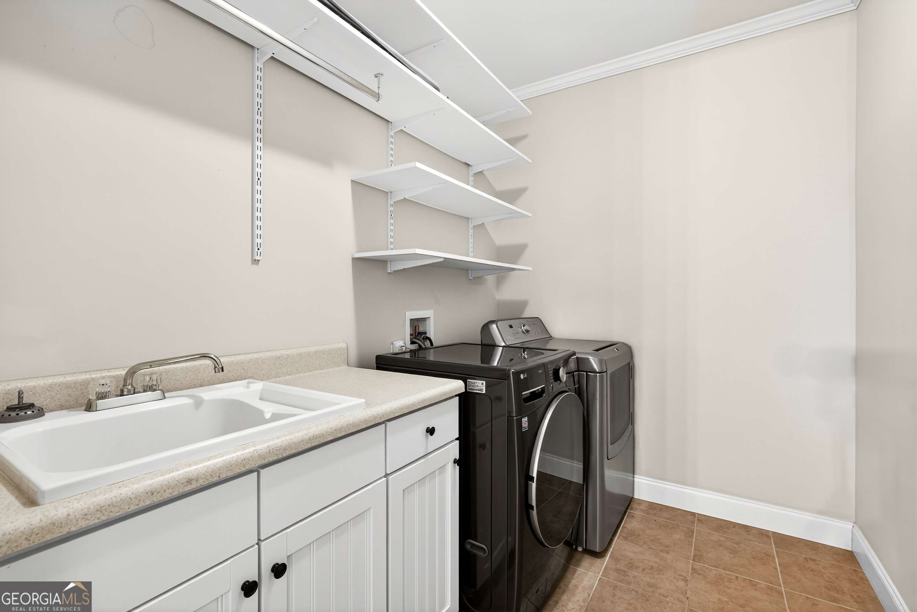 1986 Continental Drive NE