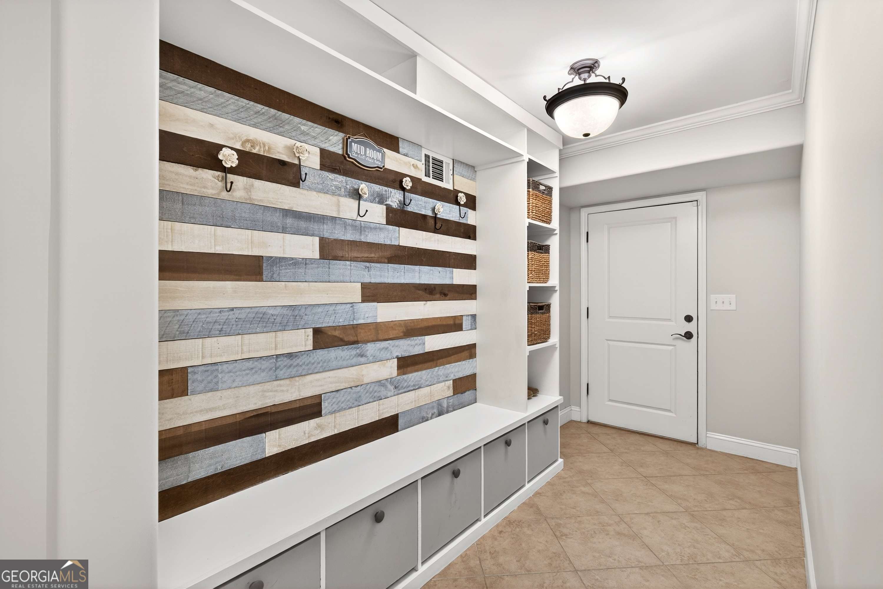 1986 Continental Drive NE