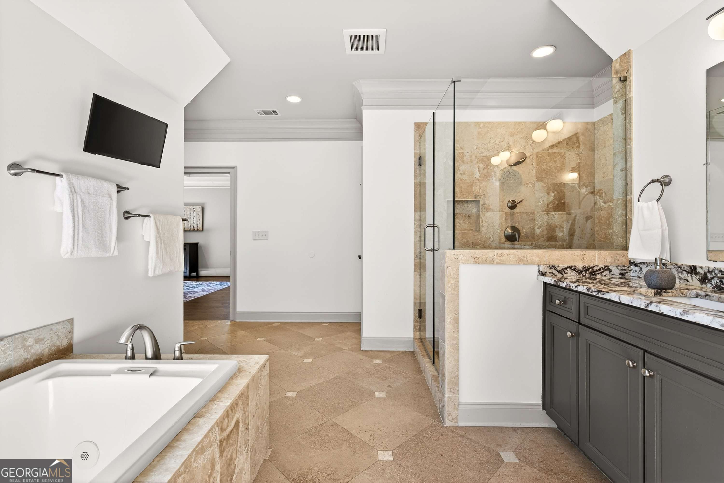 1986 Continental Drive NE