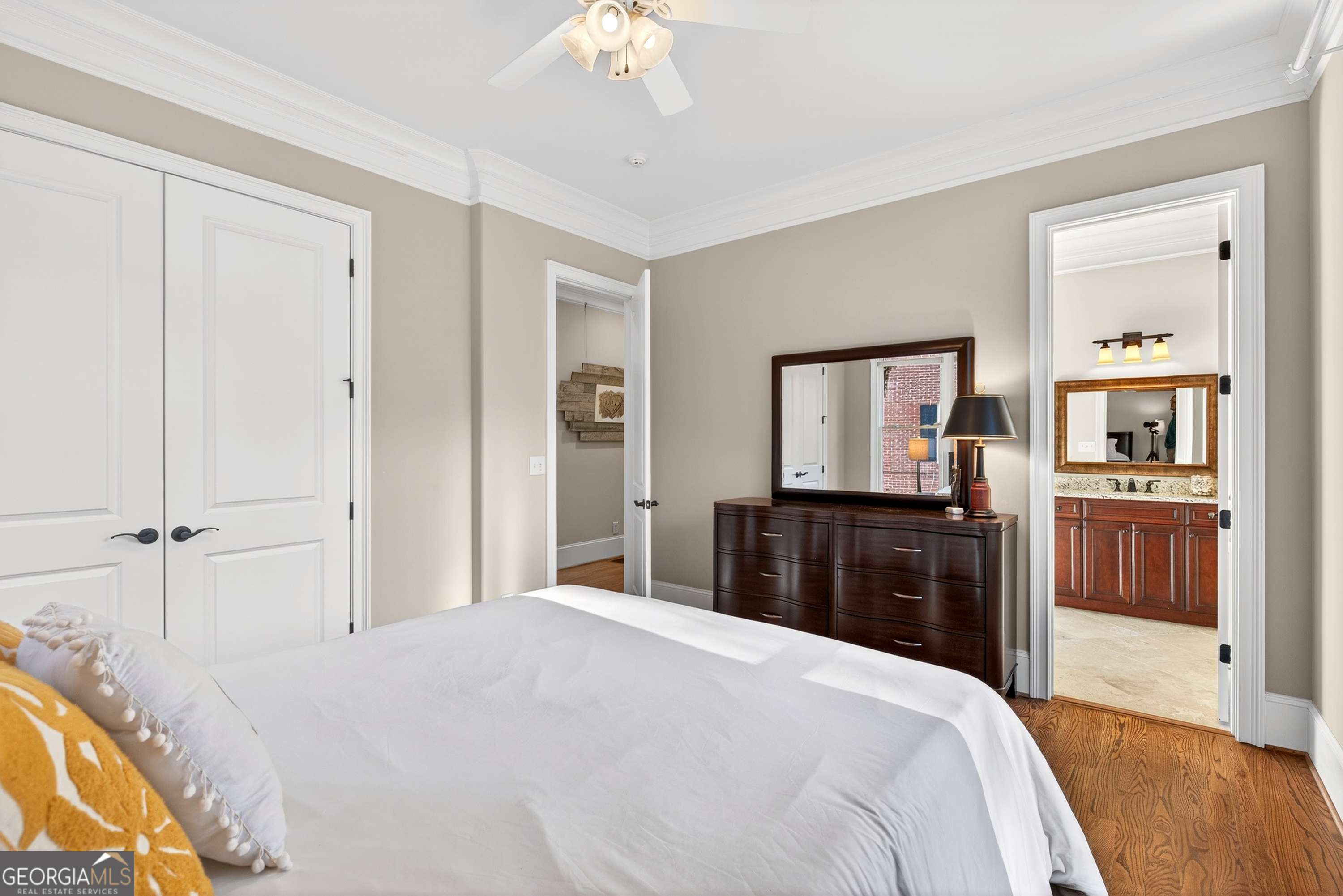 1986 Continental Drive NE