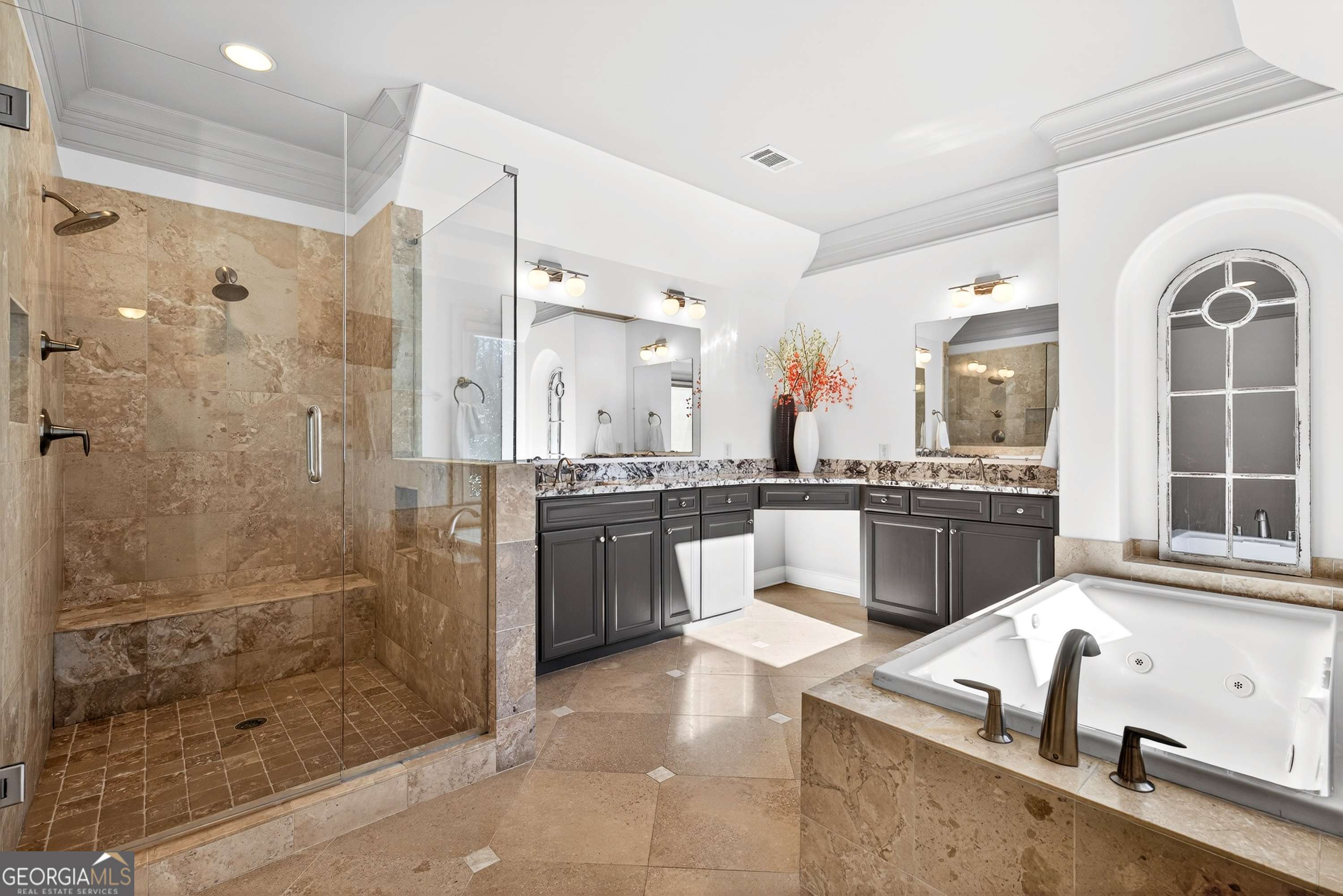 1986 Continental Drive NE