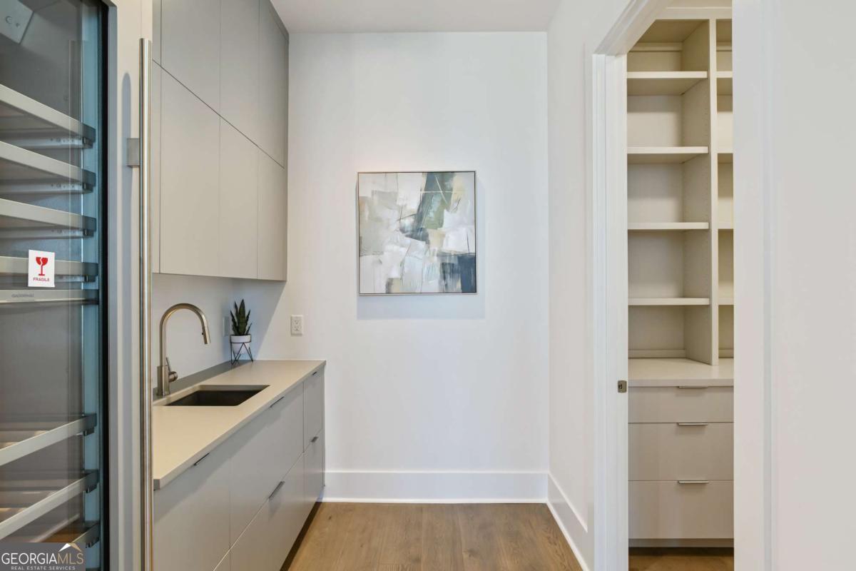 3107 Peachtree Road NE Unit: PH2003