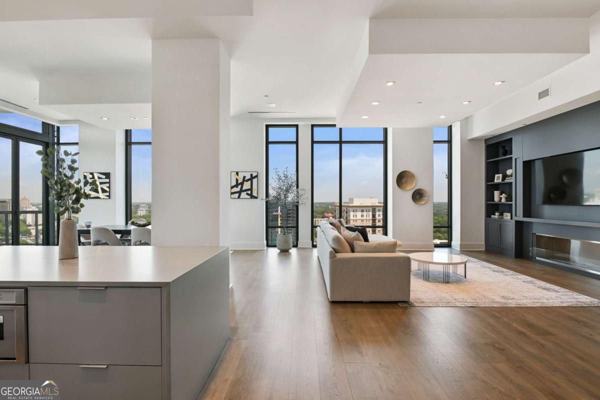 3107 Peachtree Road NE Unit: PH2003