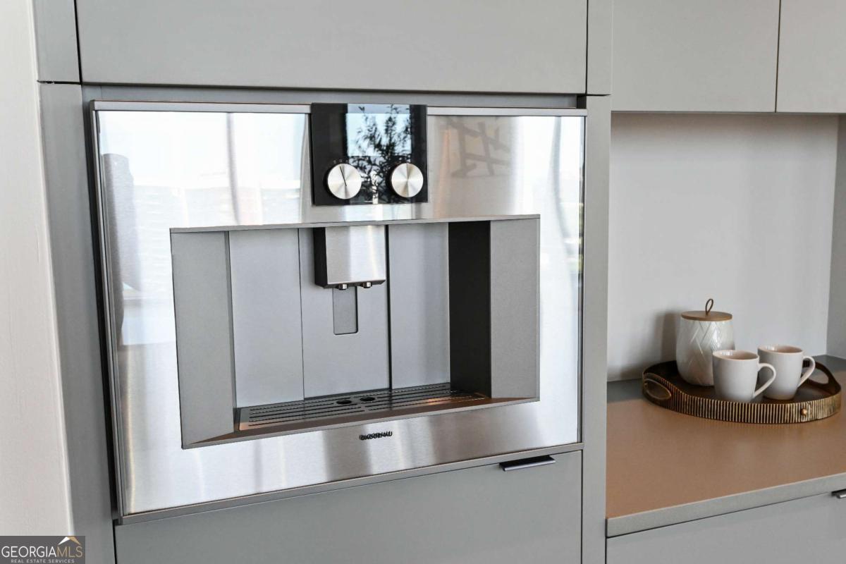 3107 Peachtree Road NE Unit: PH2003