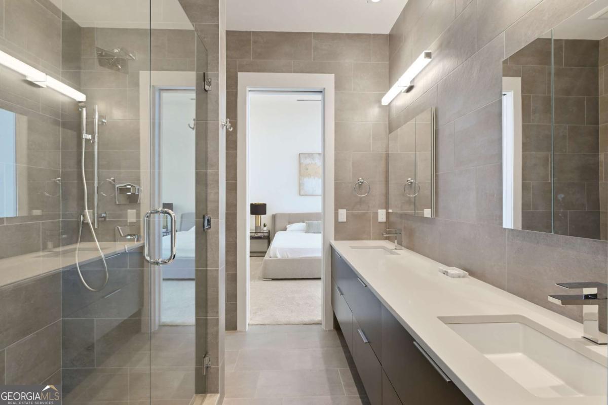 3107 Peachtree Road NE Unit: PH2003