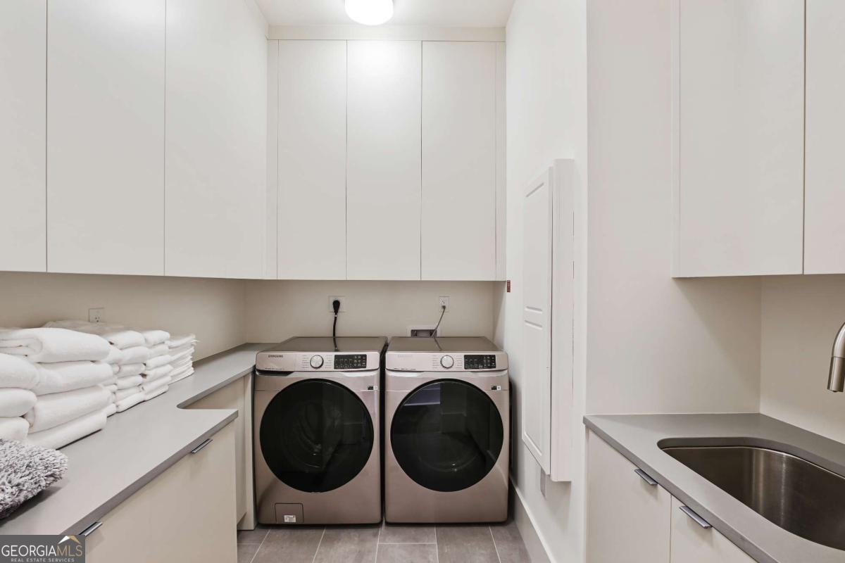 3107 Peachtree Road NE Unit: PH2003