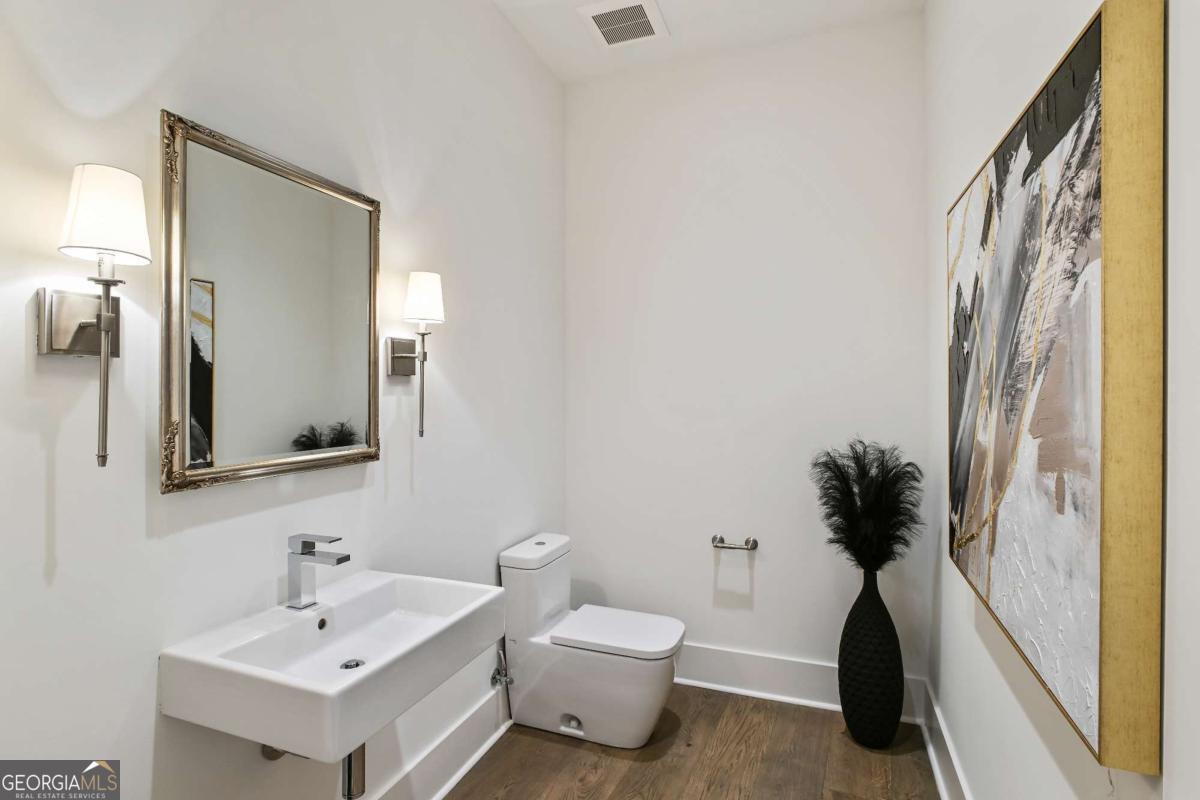 3107 Peachtree Road NE Unit: PH2003