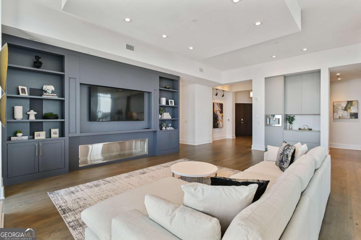 3107 Peachtree Road NE Unit: PH2003