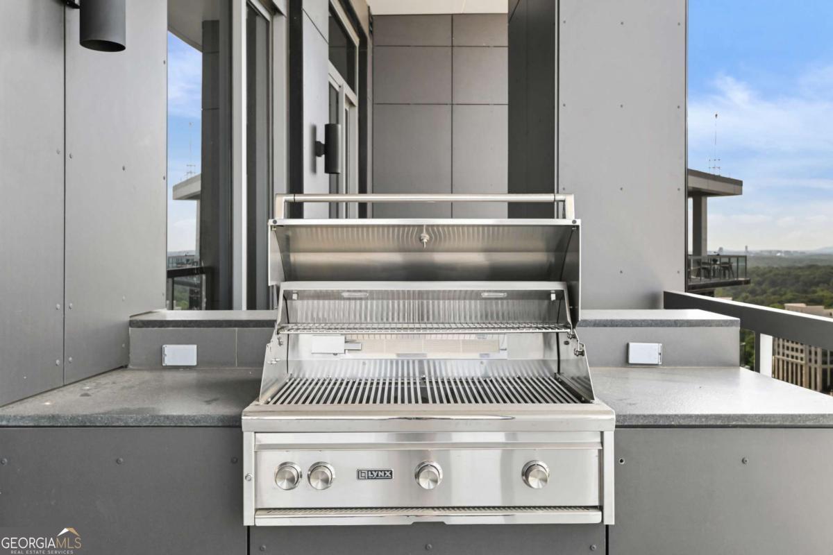 3107 Peachtree Road NE Unit: PH2003