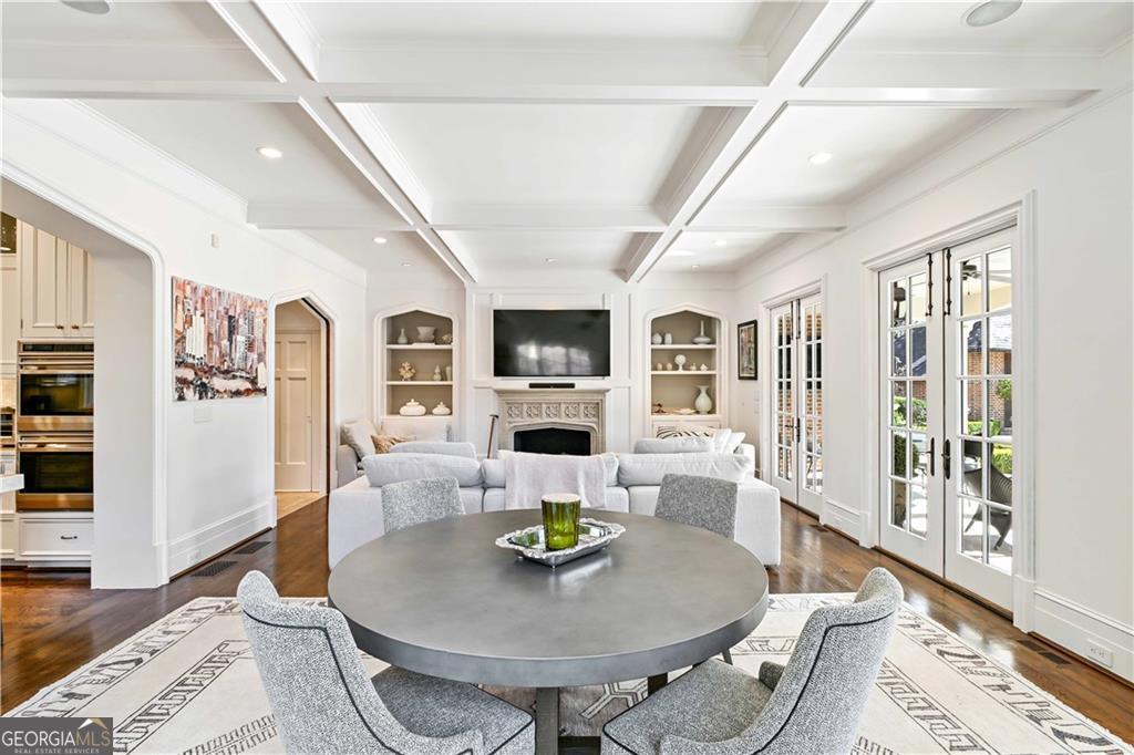 369 Pine Tree Drive NE