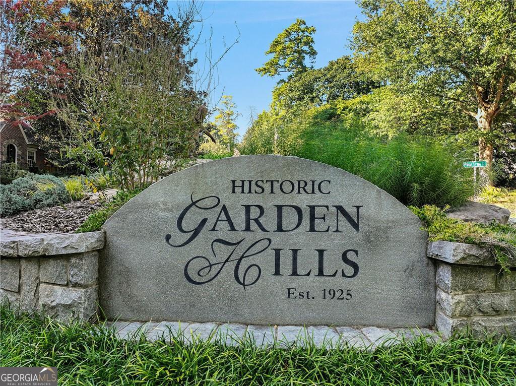 369 Pine Tree Drive NE