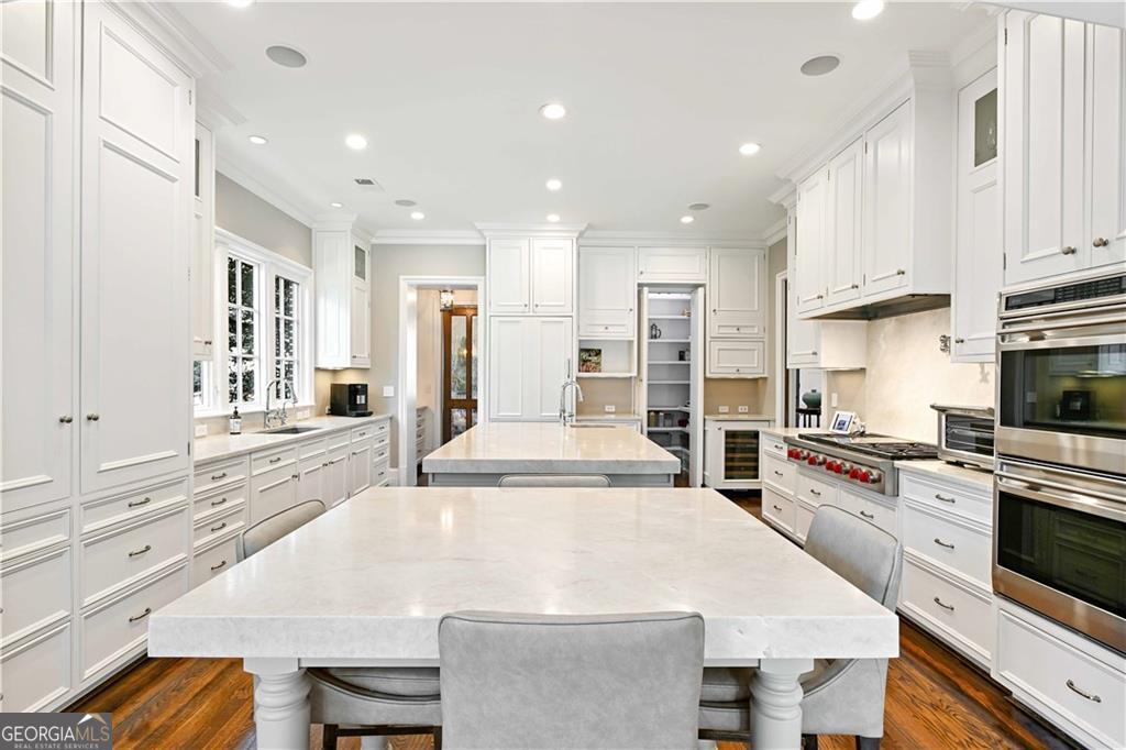 369 Pine Tree Drive NE