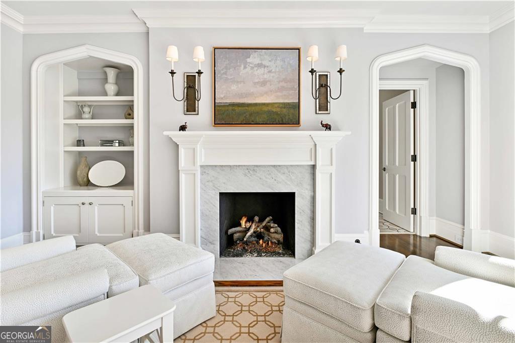 369 Pine Tree Drive NE