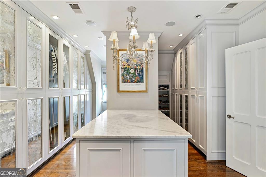 369 Pine Tree Drive NE