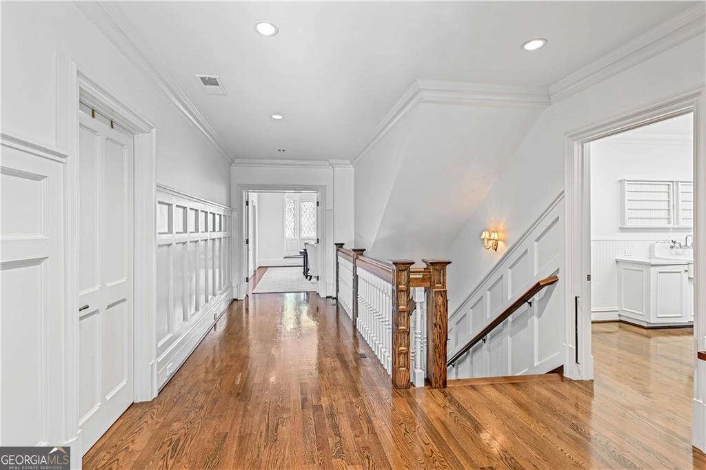 369 Pine Tree Drive NE