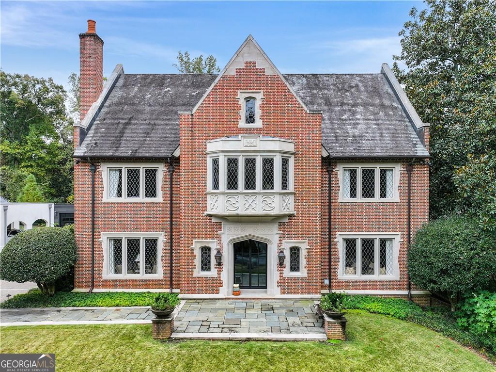 369 Pine Tree Drive NE