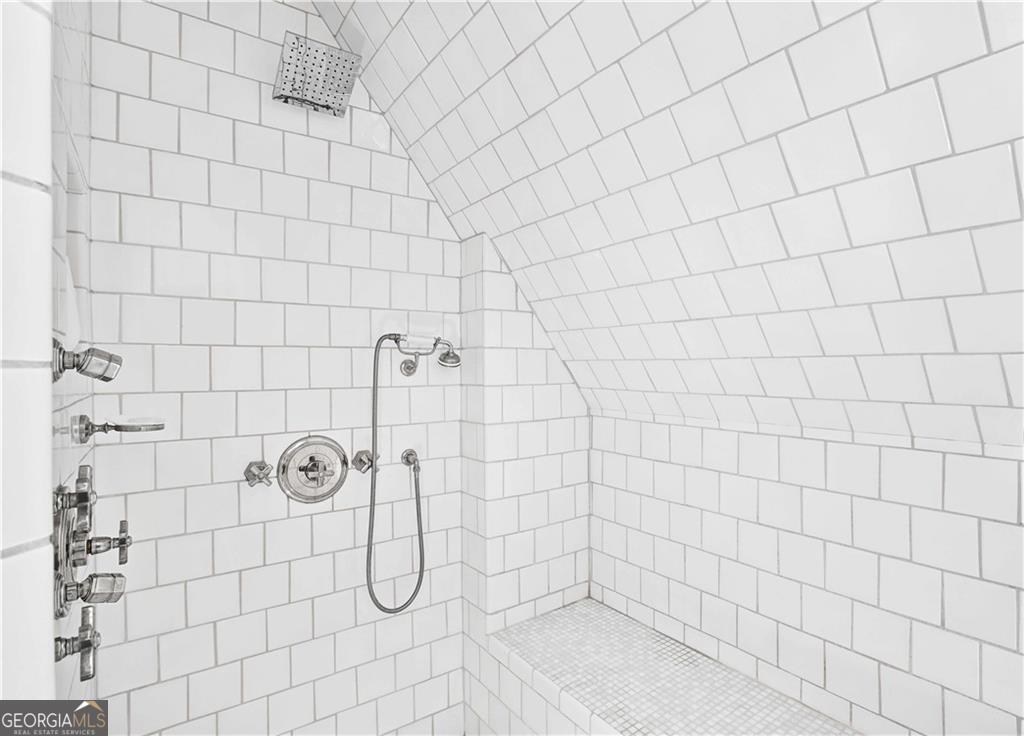 369 Pine Tree Drive NE