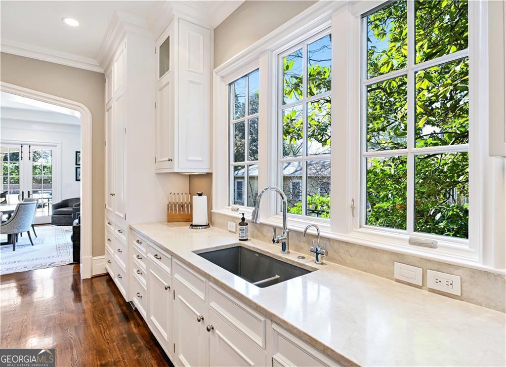 369 Pine Tree Drive NE