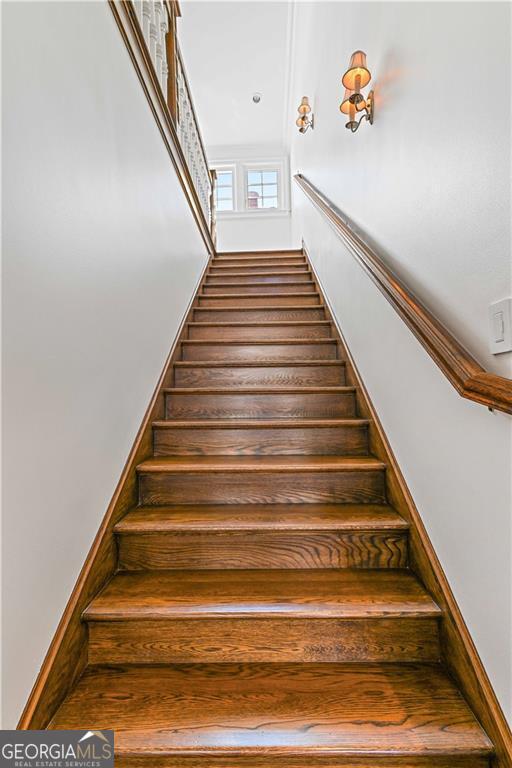 369 Pine Tree Drive NE