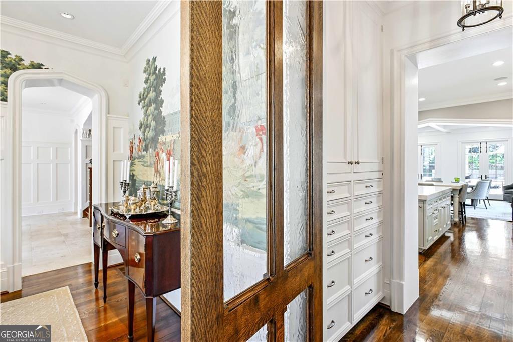 369 Pine Tree Drive NE