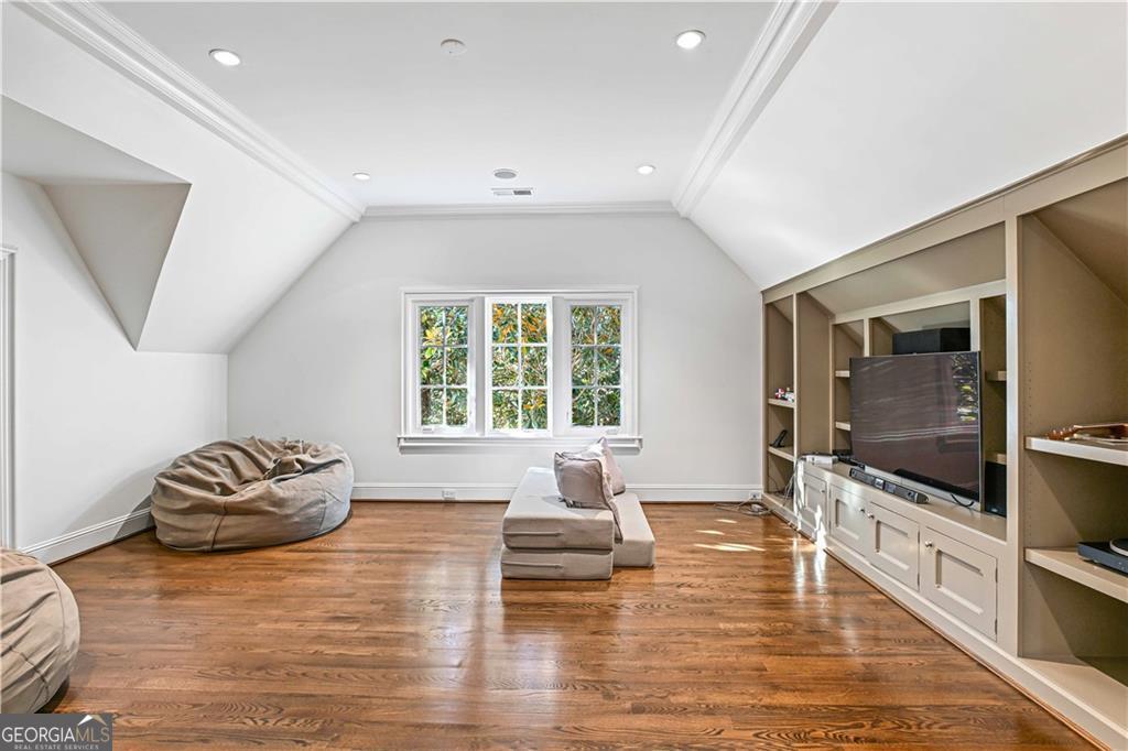 369 Pine Tree Drive NE