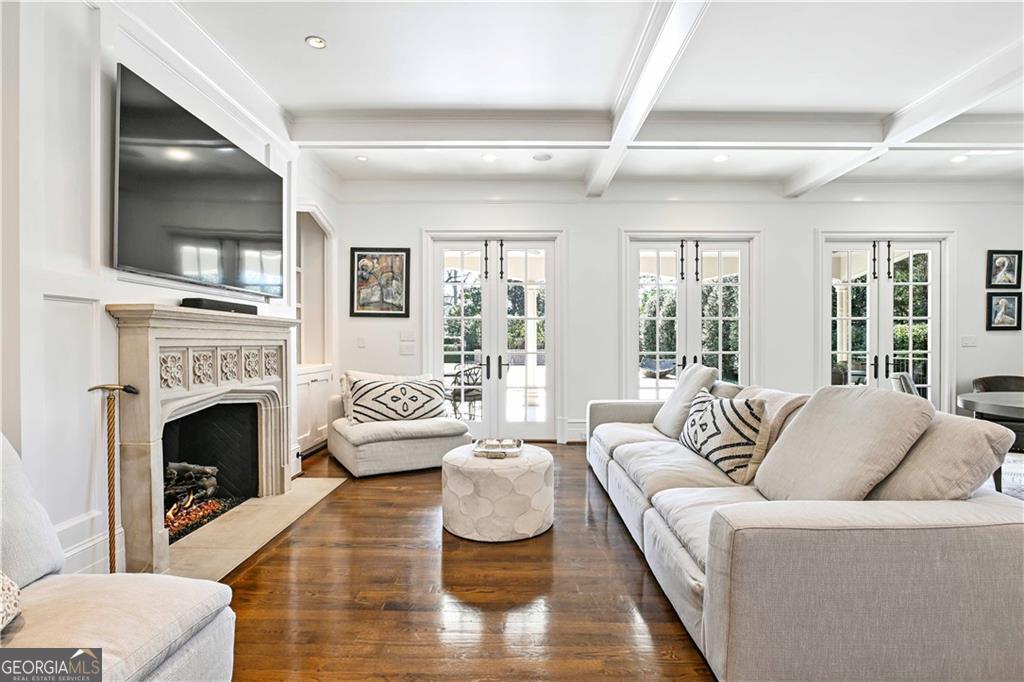 369 Pine Tree Drive NE