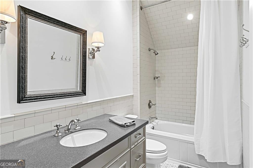 369 Pine Tree Drive NE