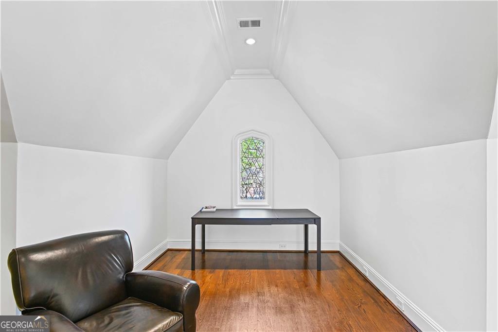 369 Pine Tree Drive NE