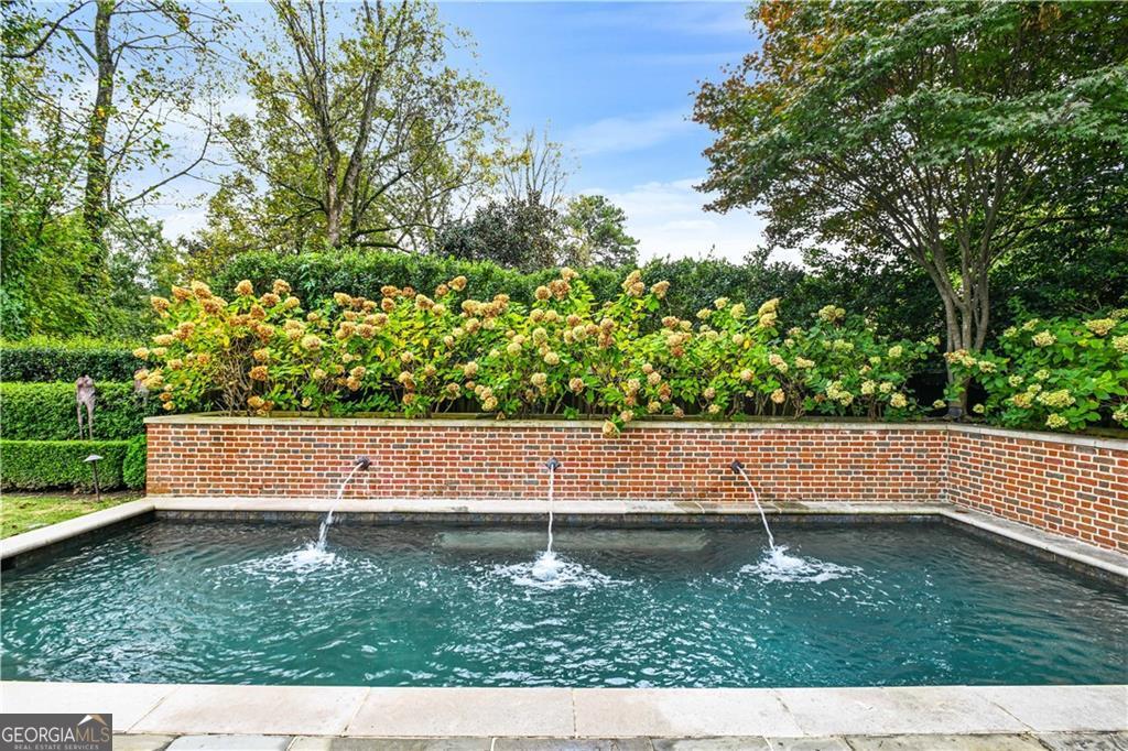 369 Pine Tree Drive NE