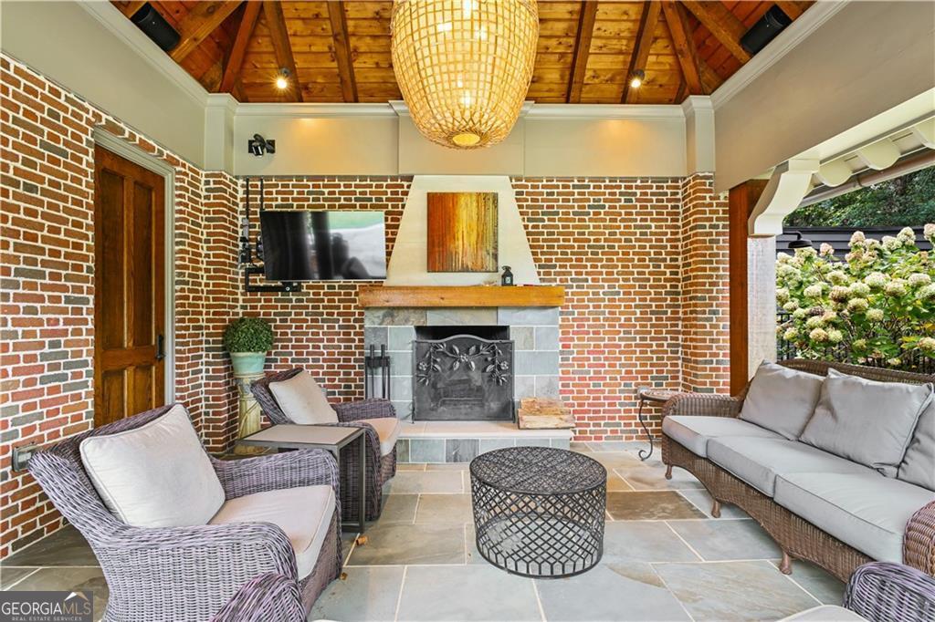 369 Pine Tree Drive NE