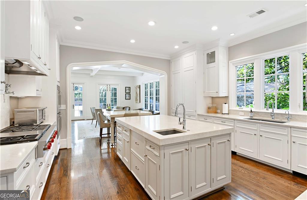 369 Pine Tree Drive NE