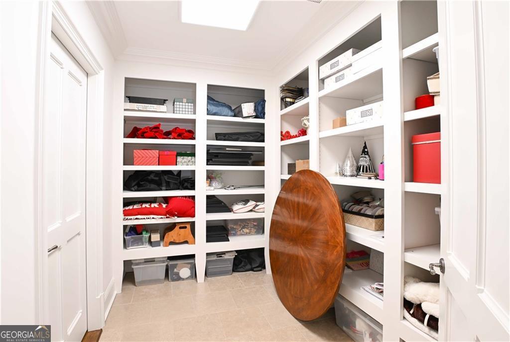 369 Pine Tree Drive NE