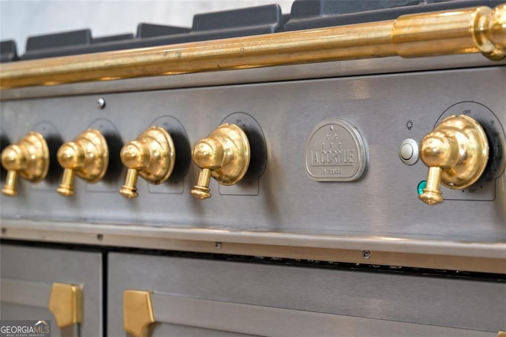 3379 Rennes Drive NE