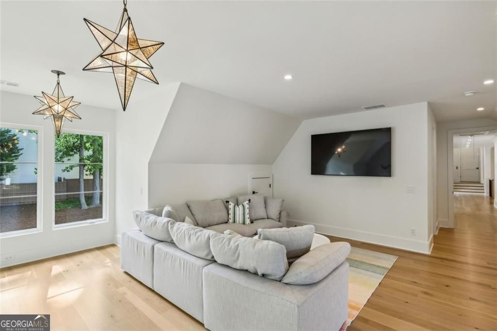 3379 Rennes Drive NE