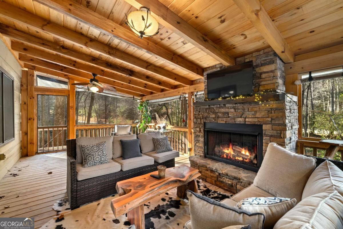 100 Stanley Creek Crossing