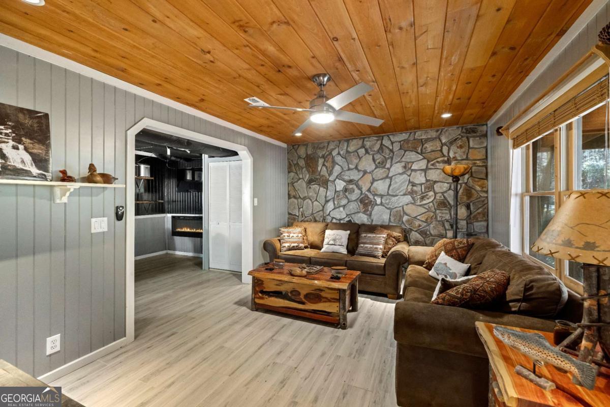 100 Stanley Creek Crossing