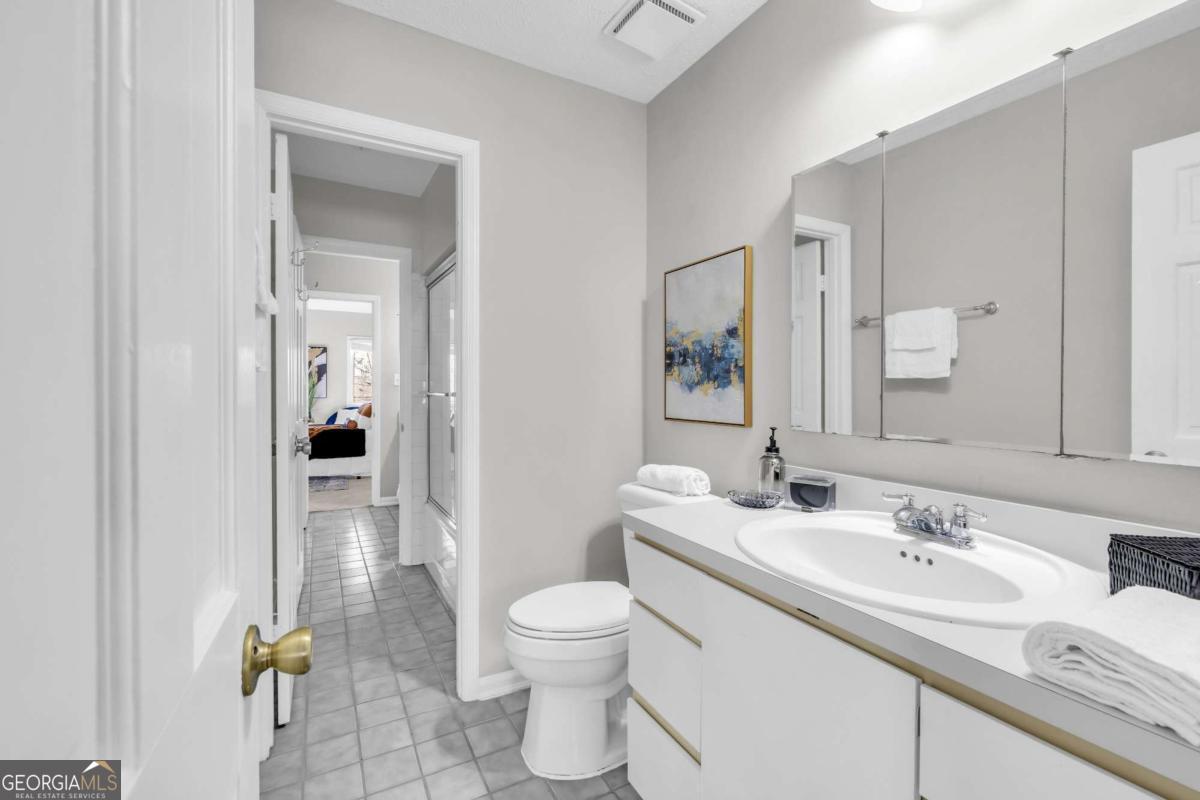 3221 Clairmont North NE