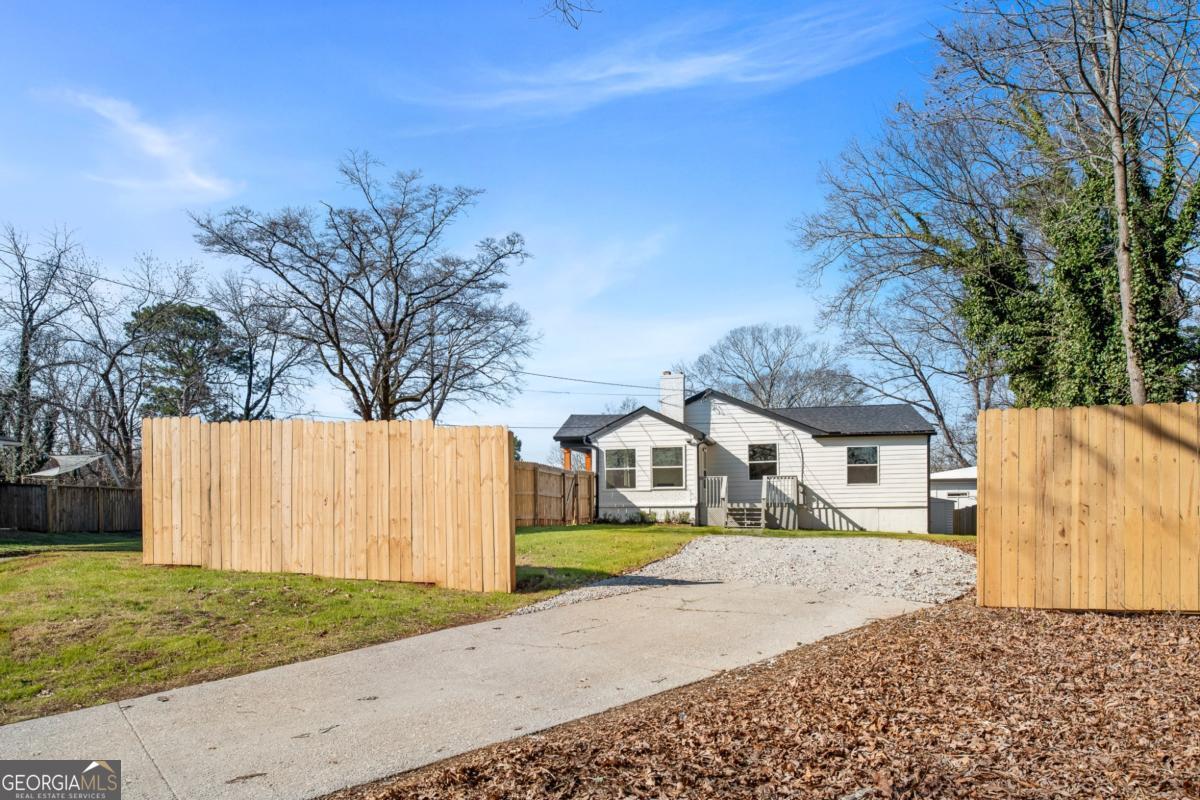 968 BRUCE Circle