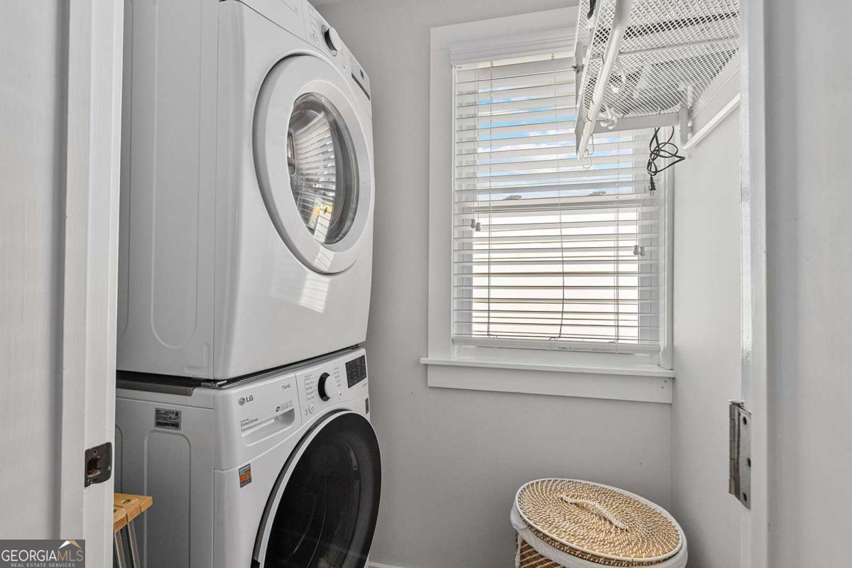 275 Rockyford Road NE