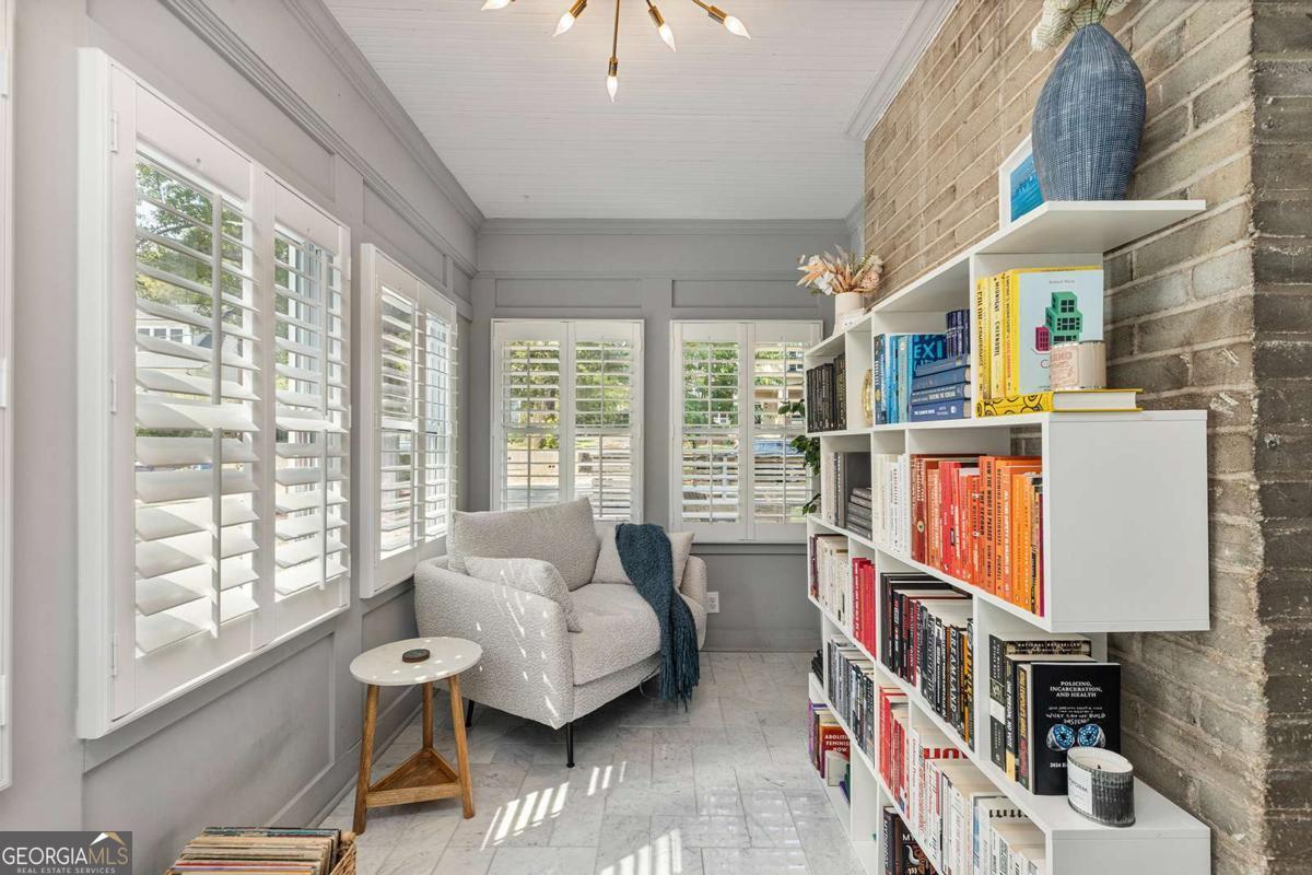 275 Rockyford Road NE