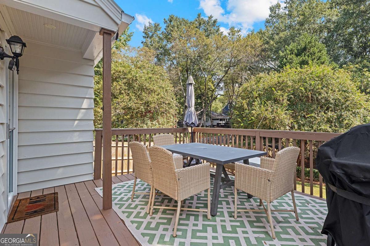 275 Rockyford Road NE