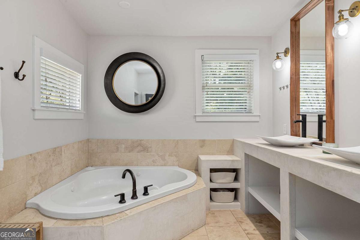 275 Rockyford Road NE