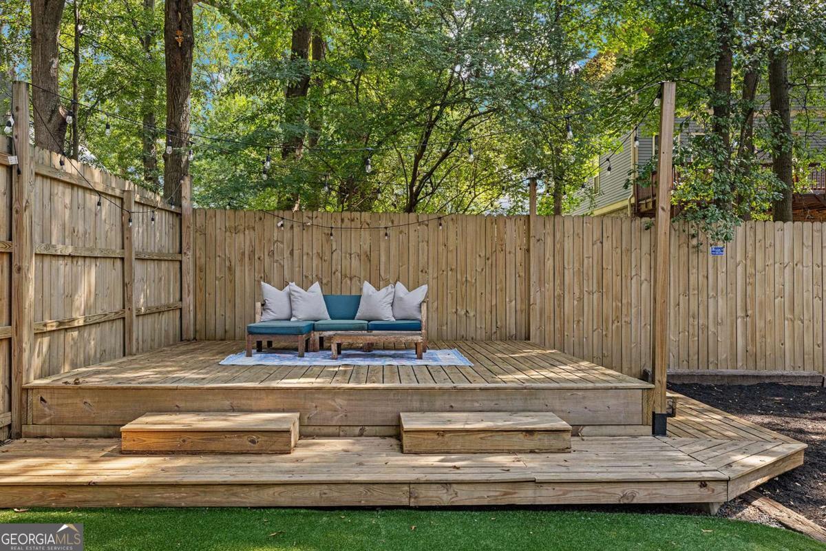 275 Rockyford Road NE