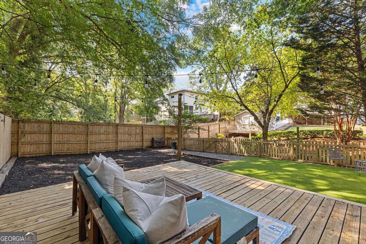 275 Rockyford Road NE