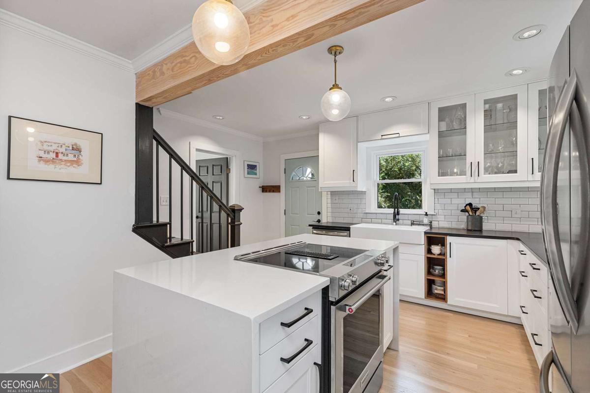 275 Rockyford Road NE