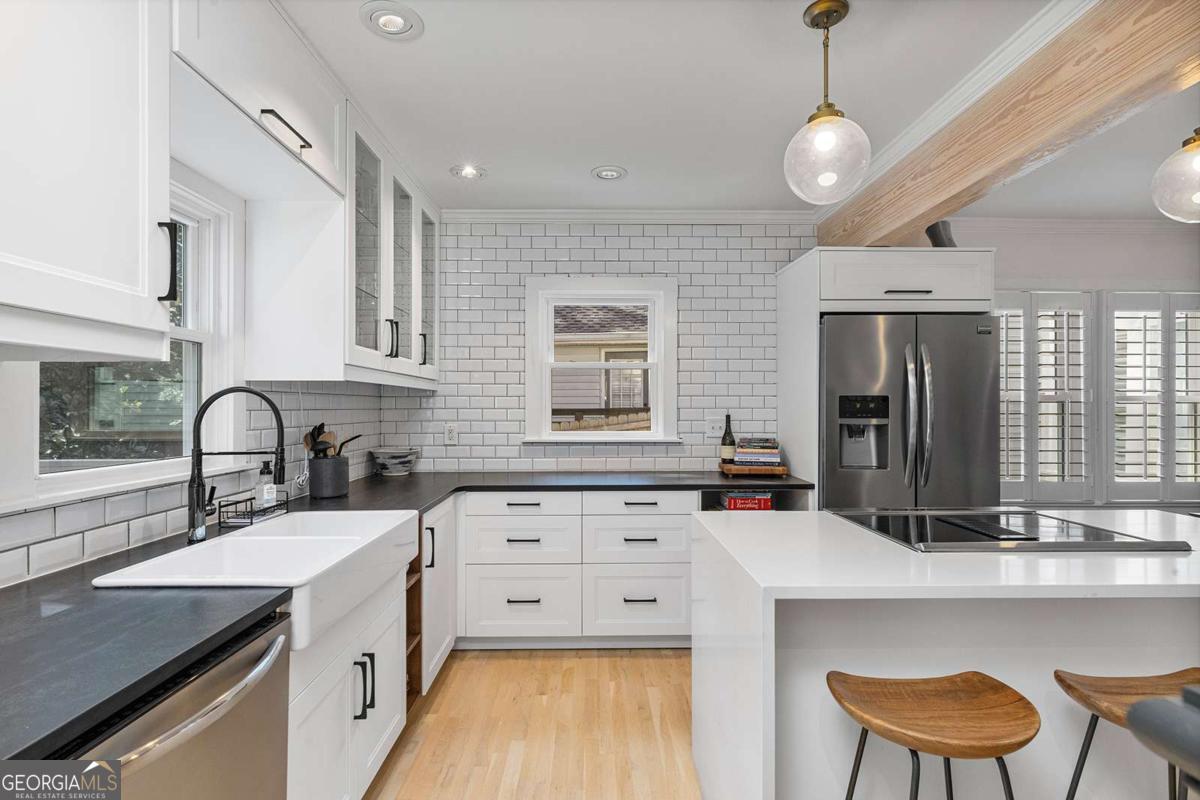 275 Rockyford Road NE