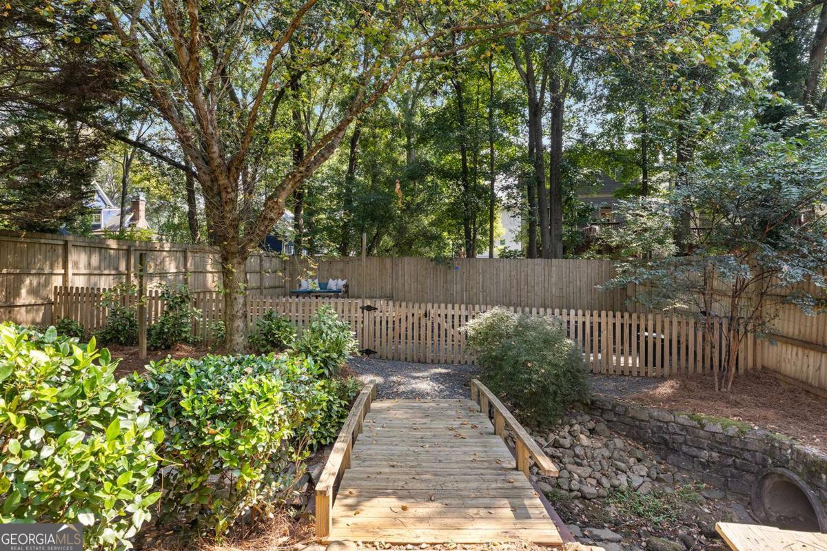 275 Rockyford Road NE