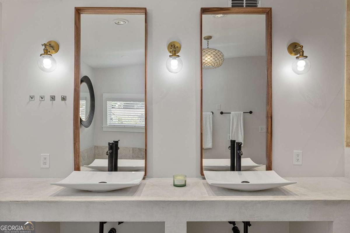 275 Rockyford Road NE